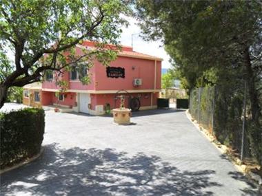 Villa for sale in Onil (Valencia)