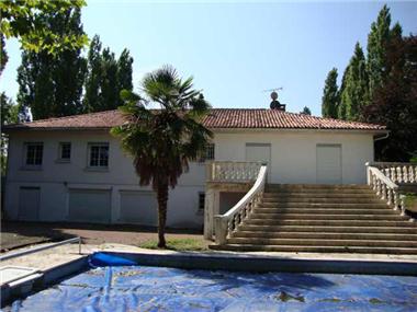 House for sale in Chalais (Poitou-Charentes)