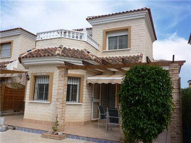 Villa / Detached for sale in El Raso (Castille and Leon)