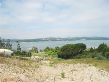 Plot for sale in Foz do Arelho (Leiria)