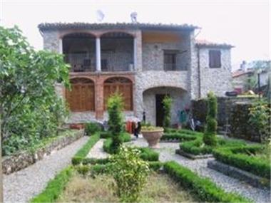 Semi-detached for sale in Coreglia Antelminelli (Tuscany)