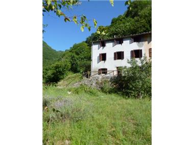 Semi-detached for sale in Pescaglia (Tuscany)