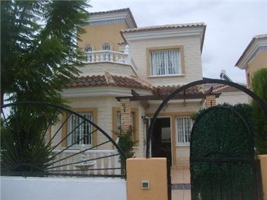 Villa / Detached for sale in El Raso (Castille and Leon)