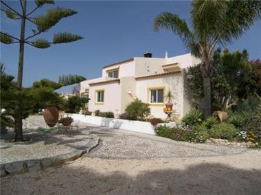 Villa for sale in Benagil (Faro)