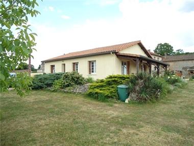 House for sale in Nanteuil-en-Vallee (Poitou-Charentes)