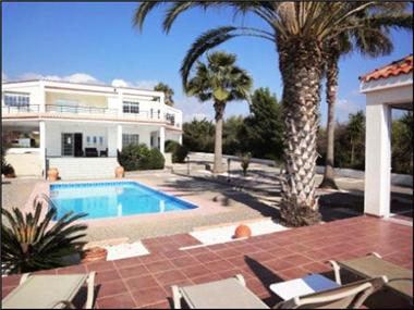 Villa for sale in Kissonerga (Paphos)