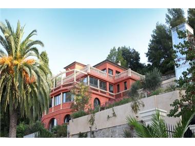 Villa for sale in Grasse (Provence-Alpes-Cote d'Azur)