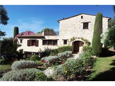 Villa for sale in Grasse (Provence-Alpes-Cote d'Azur)