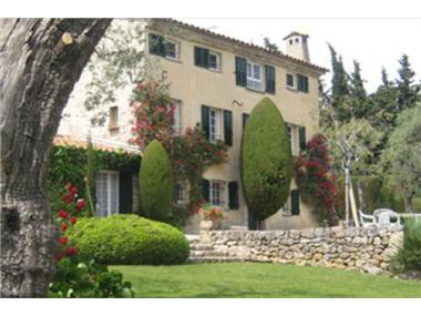 Villa for sale in Grasse (Provence-Alpes-Cote d'Azur)