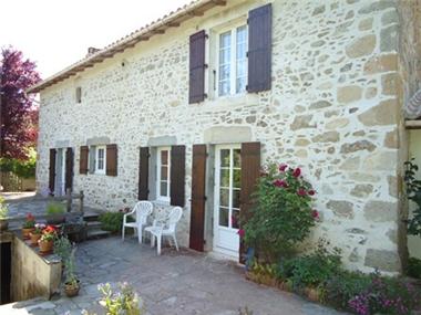 House for sale in Champagne-Mouton (Poitou-Charentes)