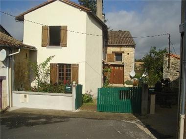 House for sale in Couhe (Poitou-Charentes)