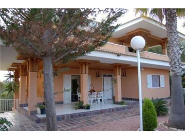 Villa / Detached for sale in Campoamor (Valencia)