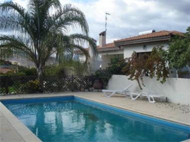 Detached Bungalow for sale in Phinikaria (Limassol)