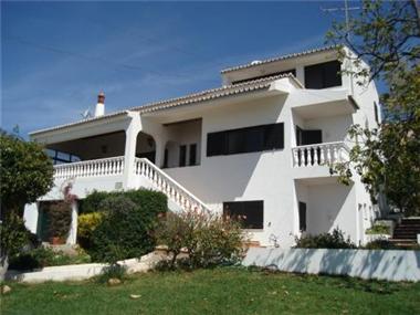 Villa for sale in Loule (Faro)