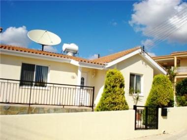 Bungalow for sale in Peyia (Paphos)