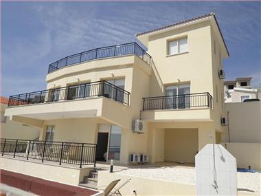 Villa for sale in Peyia (Paphos)