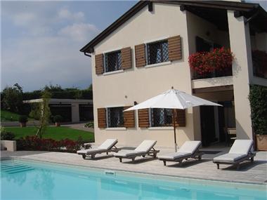 Villa for sale in Cavaso del Tomba (Veneto)