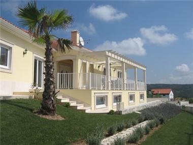 Villa for sale in Foz do Arelho (Leiria)
