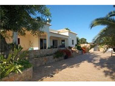 Villa / Townhouse for sale in Quelfes (Faro)