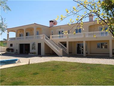 Villa / Townhouse for sale in Ferrel (Faro)