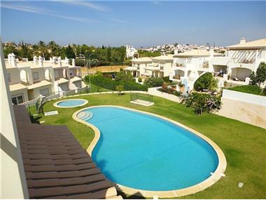 Villa / Townhouse for sale in Atalaia (Faro)