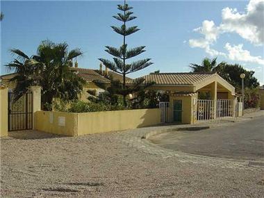Villa / Townhouse for sale in Meia Praia (Faro)