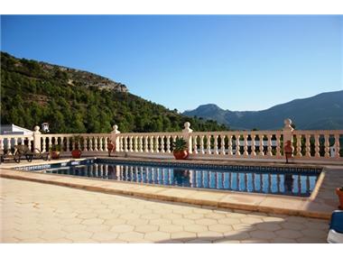 Villa / Detached for sale in Jalon Valley (Valencia)
