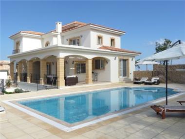 House/villa for sale in Kyrenia (Kyrenia)