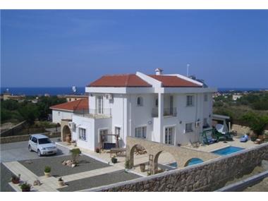 Villa for sale in Lapithos (Kyrenia)