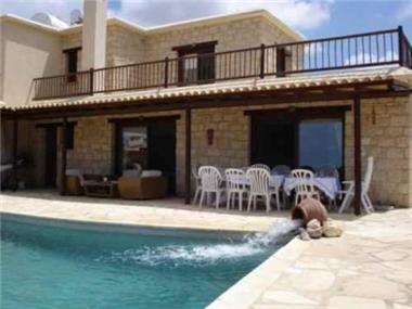 Villa for sale in Ayios Yeoryios (Paphos)
