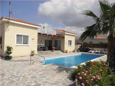 Bungalow for sale in Ayios Yeoryios (Paphos)