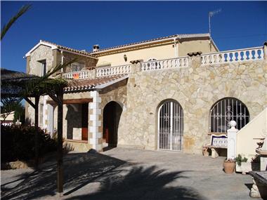 Villa for sale in Jalon (Valencia)