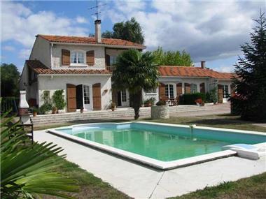 House for sale in Montlieu-la-Garde (Poitou-Charentes)
