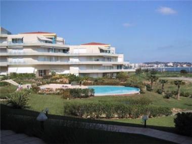 Apartment       for sale in Juan-les-Pins (Provence-Alpes-Cote d'Azur)