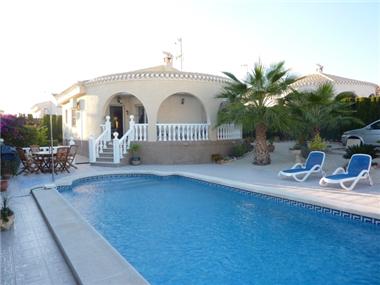Villa for sale in La Marina (Valencia)