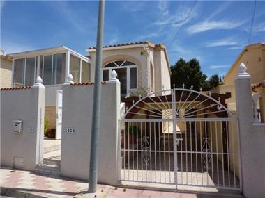 Villa for sale in La Marina (Valencia)