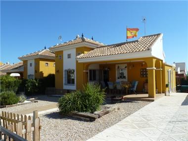 Villa for sale in Los Montesinos (Valencia)