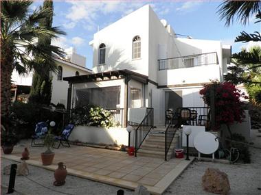 Villa for sale in Peyia (Paphos)