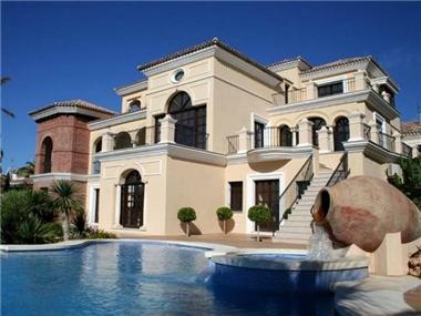 Villa - Detached for sale in El Paraiso (Andalucia)