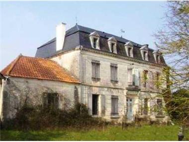 House/villa for sale in Aigre (Poitou-Charentes)