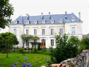 House/villa for sale in Aigre (Poitou-Charentes)