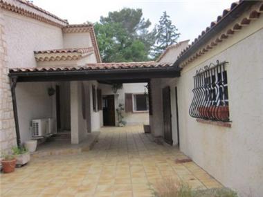 Villa for sale in Roquefort-les-Pins (Provence-Alpes-Cote d'Azur)