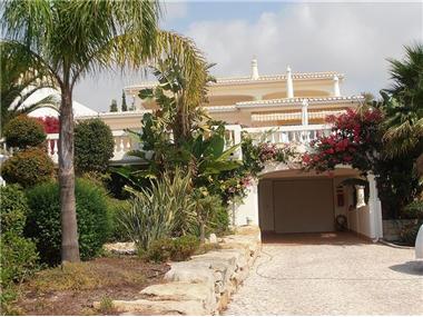 Villa / Townhouse for sale in Montinhos da Luz (Faro)