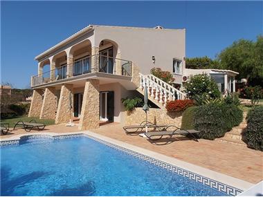 Villa / Townhouse for sale in Montinhos da Luz (Faro)