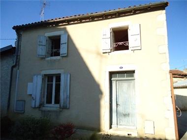 House for sale in Ruffec (Poitou-Charentes)