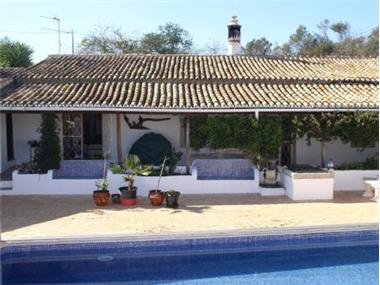 Villa for sale in Loule (Faro)