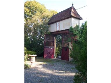 Chateau for sale in Villecomtal-sur-Arros (Midi-Pyrenees)