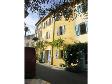 House for sale in Chateauneuf-Grasse (Provence-Alpes-Cote d'Azur)