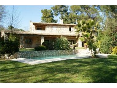House for sale in Roquefort-les-Pins (Provence-Alpes-Cote d'Azur)