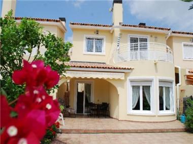 Villa for sale in Gata de Gorgos (Valencia)